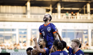 Depay hace historia mientras Georgia y Macedonia del Norte golean