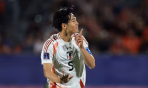 Japón frena al anfitrión y Paraguay resiste con diez jugadores