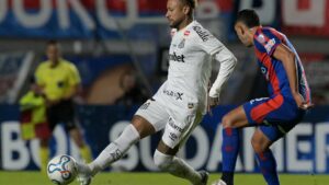 San Lorenzo y Santos empatan en la noche de Neymar