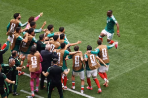México supera a Sudáfrica y sonríe en el debut