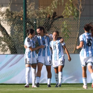 Argentina se recupera de la mano de Mercedes Diz